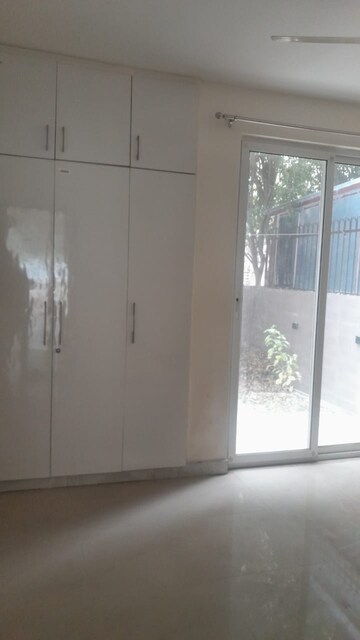 Room in 3 BHK Builder Floor at Unitech Woodstock Floors, Sector 50 – for Rent