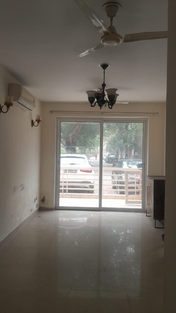 Room in 3 BHK Builder Floor at Unitech Woodstock Floors, Sector 50 – for Rent
