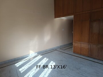 Room in 5 BHK Villa at Vasant Vihar – for Rent