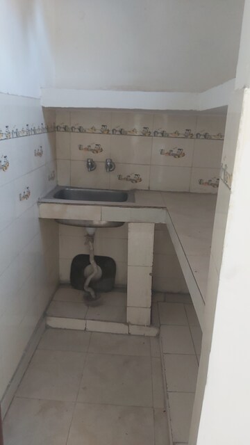 Bathroom in 1.5 BHK Builder Floor at Mayur Vihar – for Rent