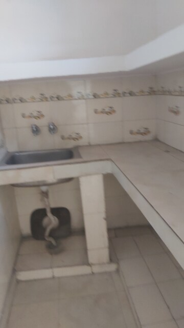 Bathroom in 1.5 BHK Builder Floor at Mayur Vihar – for Rent