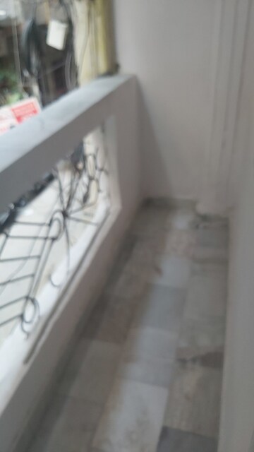 Furnished Amenities in 2.5 BHK Builder Floor at Mayur Vihar – for Sale