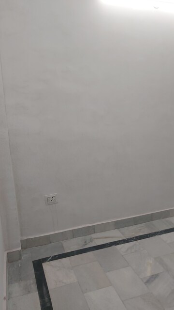 Room in 2.5 BHK Builder Floor at Mayur Vihar – for Sale