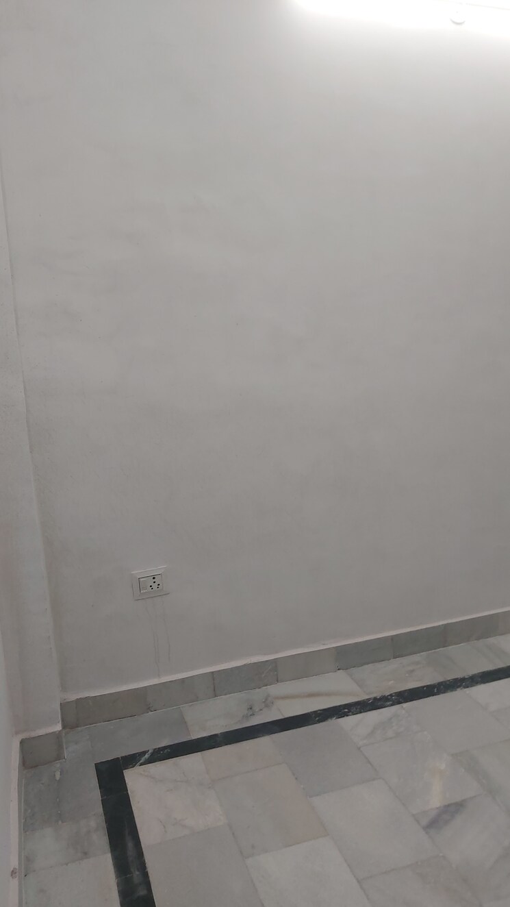 Room, mayur vihar 2.5 Bedroom 580 Sq.Ft. Builder Floor In Mayur Vihar Delhi 8106271