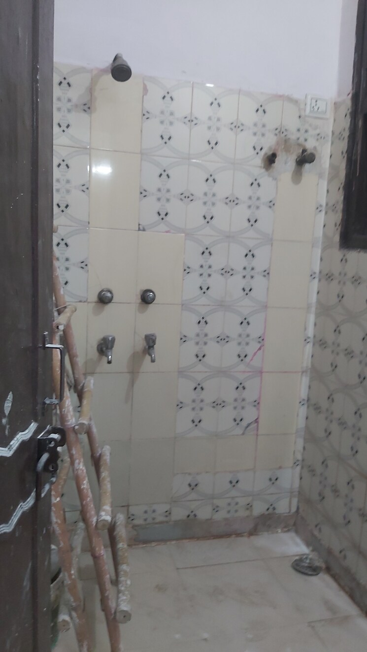 Bathroom, mayur vihar 2.5 Bedroom 580 Sq.Ft. Builder Floor In Mayur Vihar Delhi 8106271