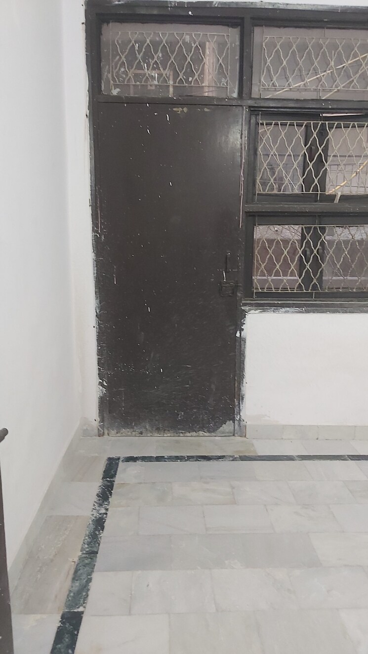 Room, mayur vihar 2.5 Bedroom 580 Sq.Ft. Builder Floor In Mayur Vihar Delhi 8106271