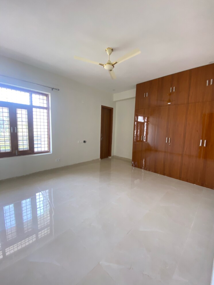 Room, ansal-plaza-sector-23 3 Bedroom 2000 Sq.Ft. Builder Floor In Carterpuri Village Gurgaon 8106269