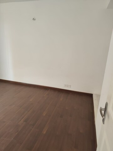 Room in 4 BHK Apartment at BPTP Parkland Pride, Sector 77 – for Sale