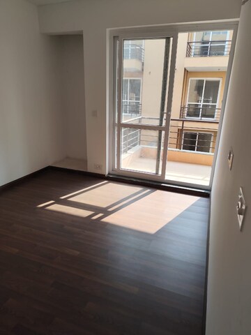 Room in 4 BHK Apartment at BPTP Parkland Pride, Sector 77 – for Sale