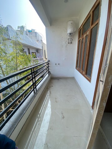 Balcony in 3 BHK Builder Floor at Ansal Plaza Sector-23, Carterpuri – for Rent