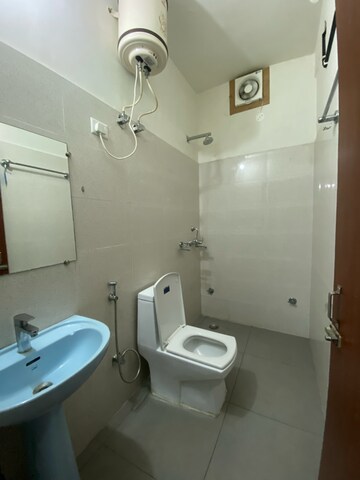 Bathroom in 2 BHK Builder Floor at Ansal Plaza Sector-23, Carterpuri – for Rent