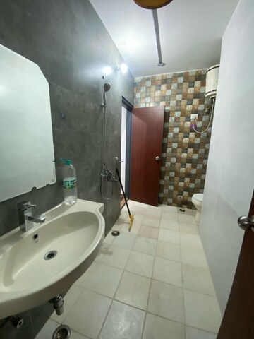 Bathroom in 2 BHK Builder Floor at Ansal Plaza Sector-23, Carterpuri – for Rent