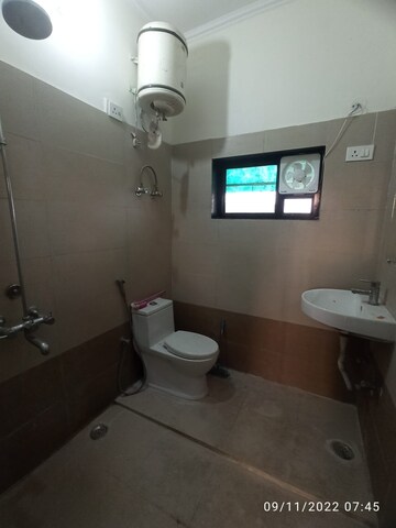 Master Bedroom in 2 BHK Independent House at Ansal Plaza Sector-23, Sector 23 – for Rent