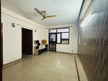 Room in 2 BHK Independent House at Ansal Plaza Sector-23, Sector 23 – for Rent