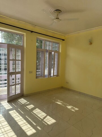 Room in 3 BHK Independent House at Ansal Plaza Sector-23, Sector 23 – for Rent
