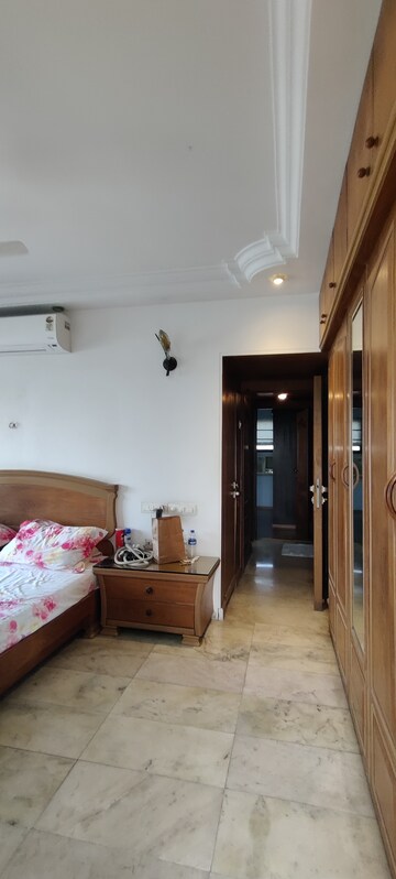 Room in 2 BHK Apartment at Mittal Phoenix Tower, Lower Parel – for Sale