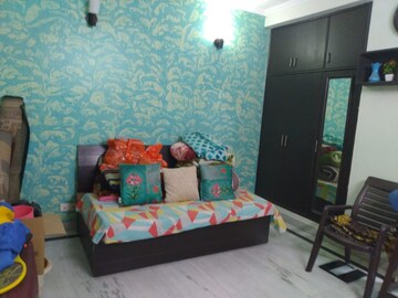 Room in 3 BHK Builder Floor at Sector 50 – for Rent