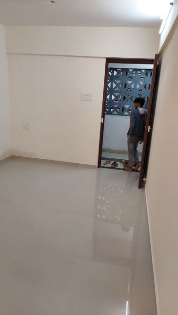 Furnished Amenities in 1 BHK Apartment at Kurla East – for Rent