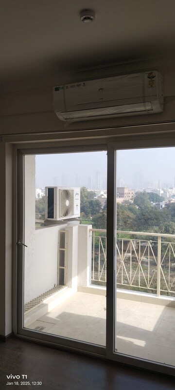 Room in 2 BHK Apartment at Pareena Micasa, Sector 68 – for Rent