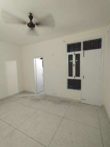 Room in 3 BHK Builder Floor at Sector 50 – for Rent