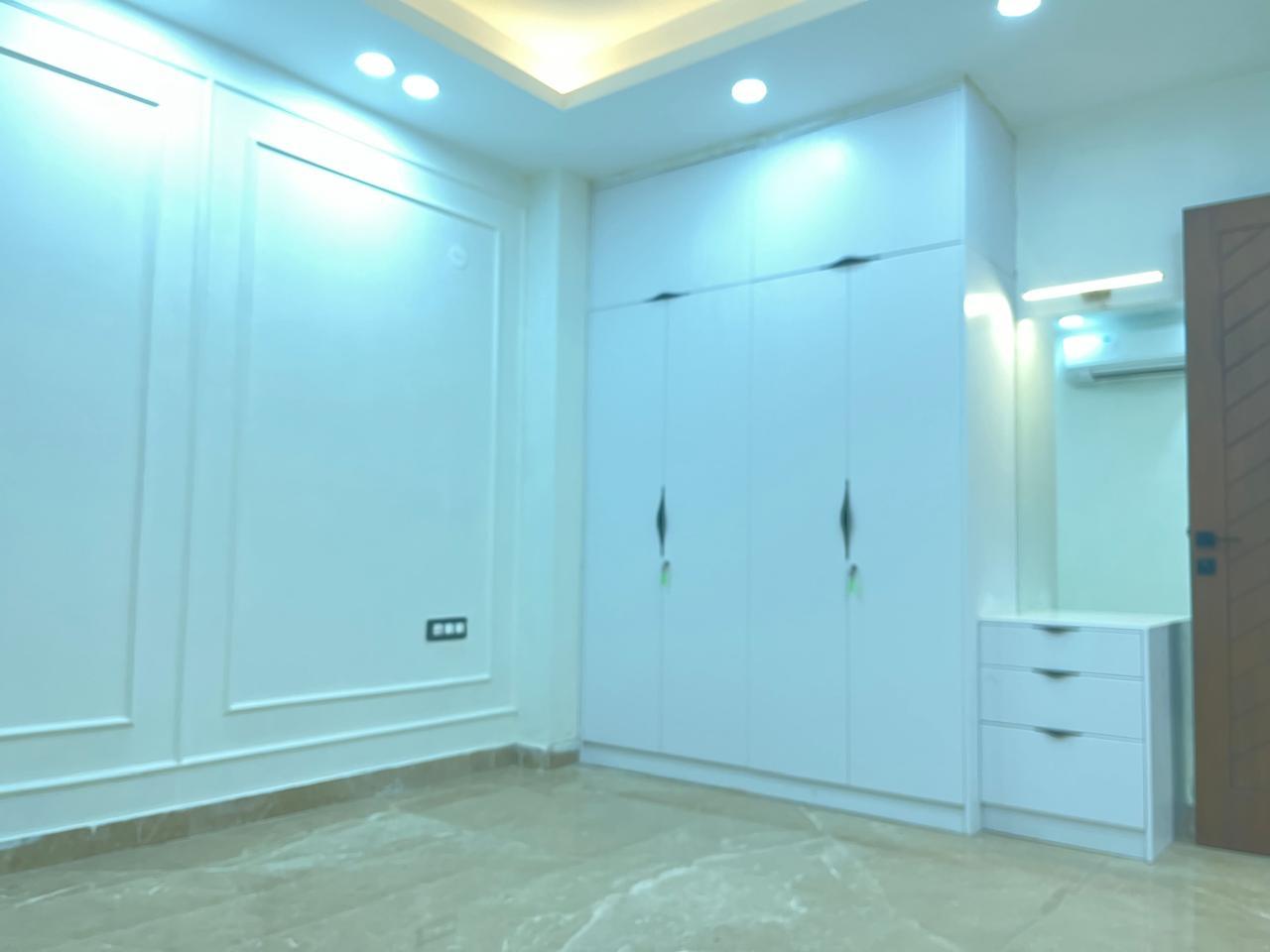 4 BHK + Pooja Room,Servant Room,Study Room,Extra Room 270 Sq.Ft. Builder Floor in Ansal Versalia Avante