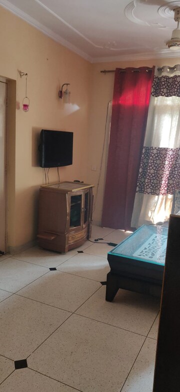 Living Room in 2 BHK Builder Floor at Unitech Arcadia, South City 2 – for Rent