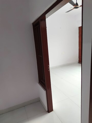 Room in 1.5 BHK Independent House at RWA Apartments Sector 27, Sector 27 – for Rent