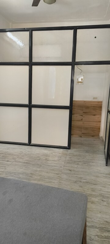 Room in 1 BHK Apartment at Gurmukh Sagar Apartment, Khar West – for Rent