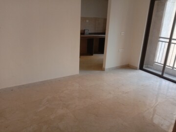 Room in 1.5 BHK Apartment at Sunteck Maxxworld, Naigaon East – for Rent