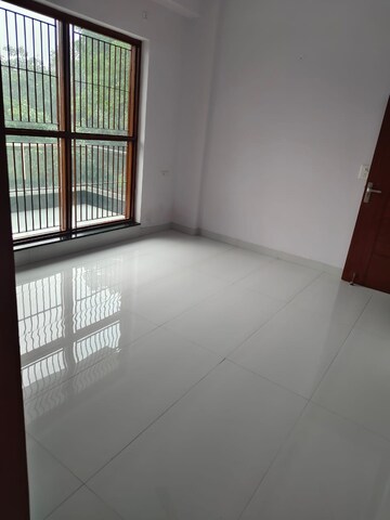 Room in 2.5 BHK Independent House at RWA Apartments Sector 27, Sector 27 – for Rent