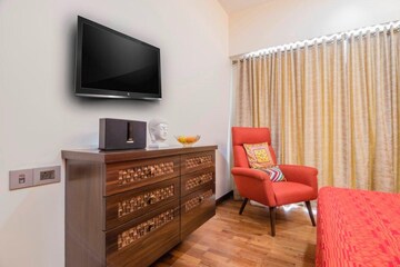 Bedroom in 2 BHK Apartment at Omkar Alta Monte, Malad East – for Rent