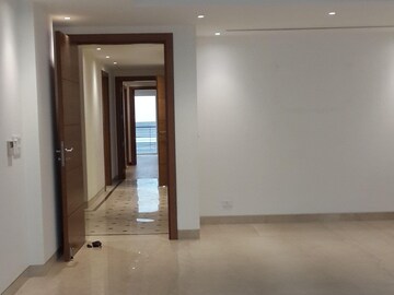 Room in 4 BHK Builder Floor at Hauz Khas Enclave – for Sale