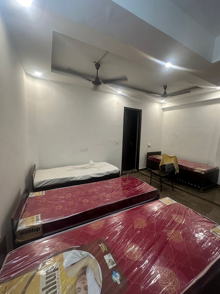 Bedroom, rwa-apartments-sector-27 1.5 Bedroom 750 Sq.Ft. Independent House In Sector 27 Noida 8106510