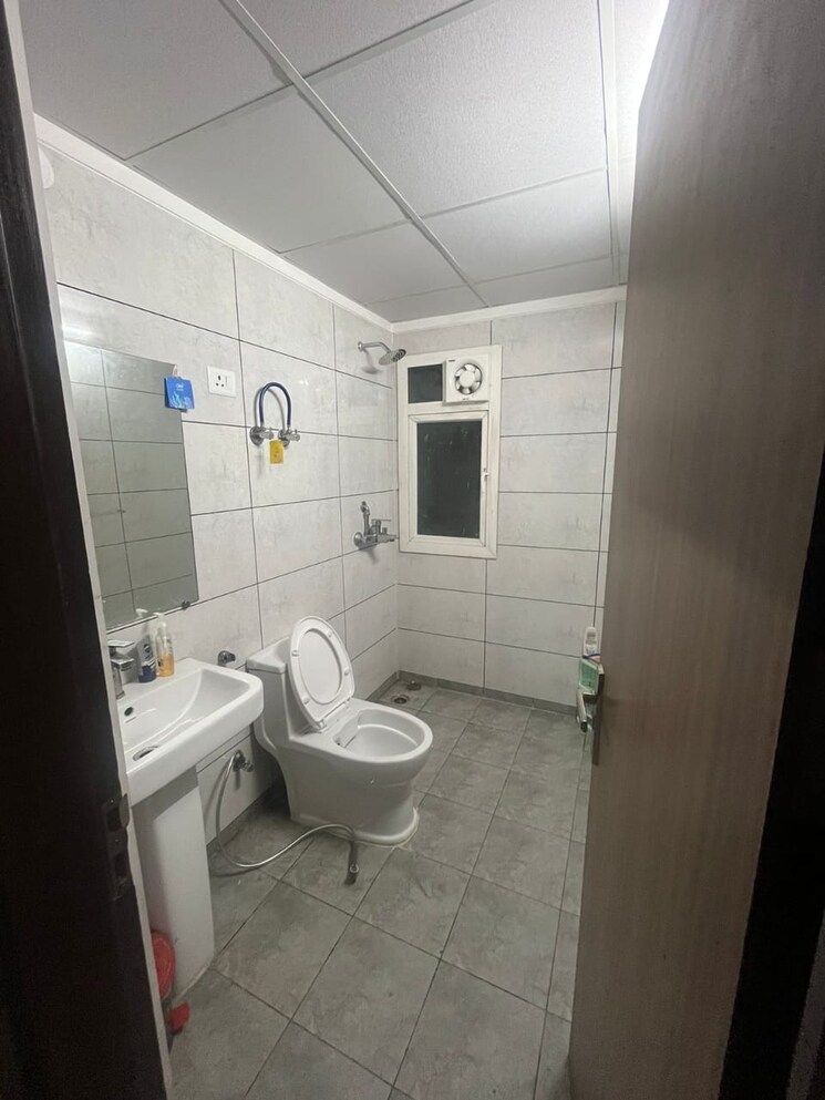 Bathroom, gaur-city-2-11th-avenue 2.5 Bedroom 1205 Sq.Ft. Apartment In Sector 16c Greater Noida Greater Noida 8106523