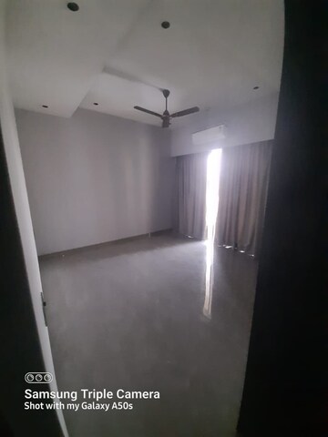 Room in 3 BHK Apartment at Indiabulls Sky Forest, Lower Parel – for Rent