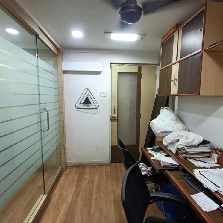 Team Area, andheri west Commercial Office Space 600 Sq.Ft. In Andheri West Mumbai 8106551