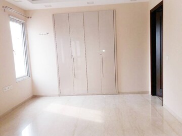 Room in 4 BHK Builder Floor at Panchsheel Enclave – for Sale