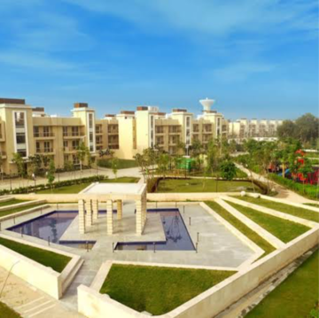Swimming Pool in 3 BHK Builder Floor at BPTP Parkland Pride, Sector 77 – for Sale