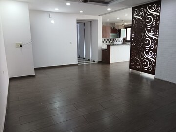 Room in 2.5 BHK Independent House at RWA Apartments Sector 15, Sector 15 – for Rent