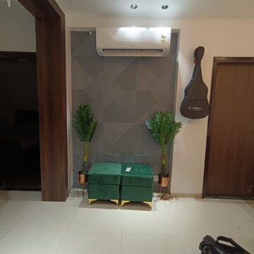 Furnished Amenities in 3 BHK Builder Floor at BPTP Parkland Pride, Sector 77 – for Sale
