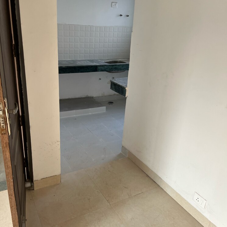 Room, bptp-parklands 3 Bedroom 1050 Sq.Ft. Builder Floor In Sector 76 Faridabad 8106651