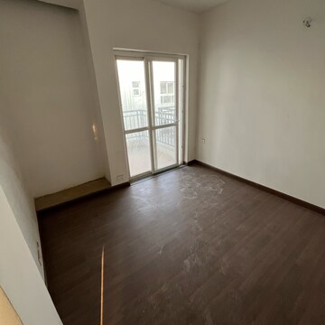 Room in 3 BHK Builder Floor at BPTP Parklands, Sector 76 – for Sale