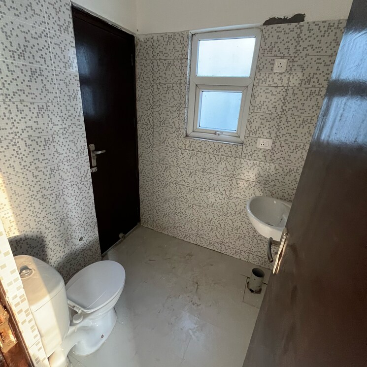 Bathroom, bptp-parklands 3 Bedroom 1050 Sq.Ft. Builder Floor In Sector 76 Faridabad 8106651