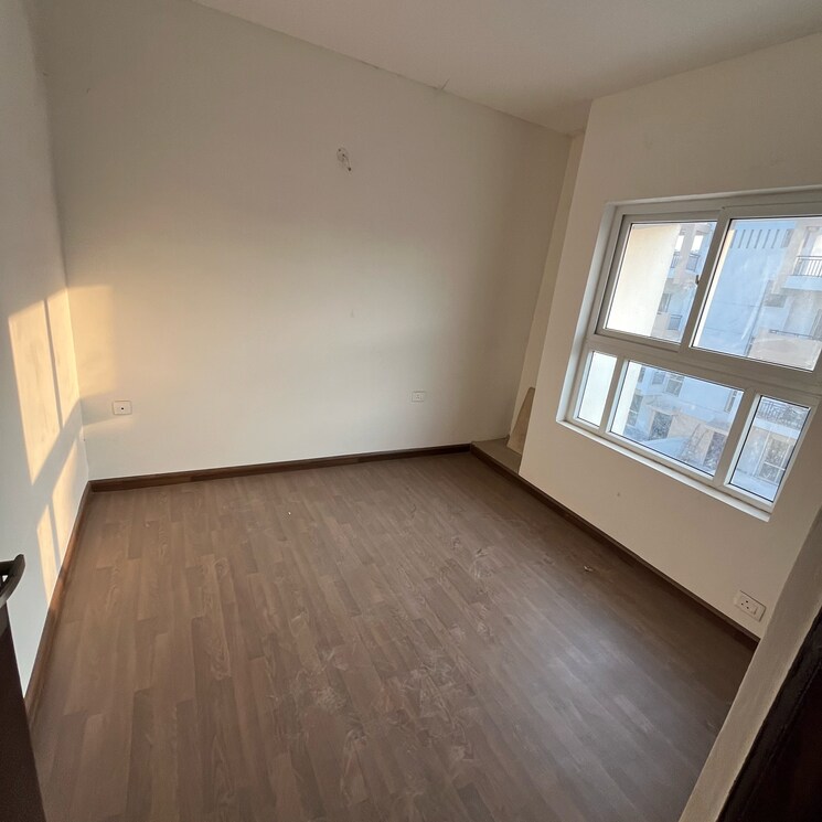 Room, bptp-parklands 3 Bedroom 1050 Sq.Ft. Builder Floor In Sector 76 Faridabad 8106651