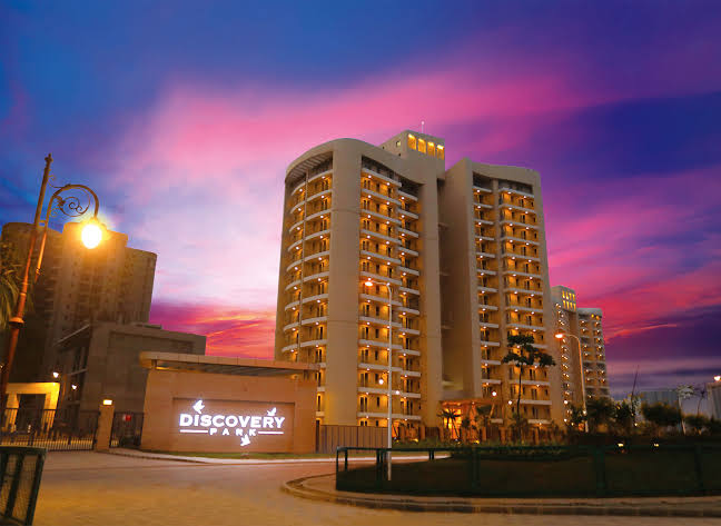 2 BHK + Pooja Room,Servant Room,Extra Room Apartment For Sale in BPTP Discovery Park