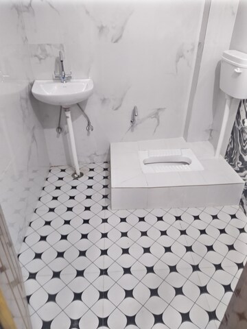 Bathroom in 3.5 BHK Apartment at Indira Nagar – for Rent
