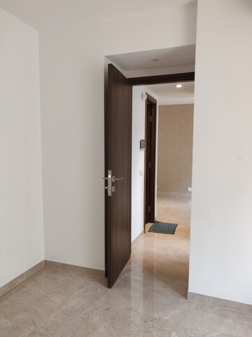 Room in 1 BHK Apartment at Hiranandani Regent Hill, Powai – for Rent