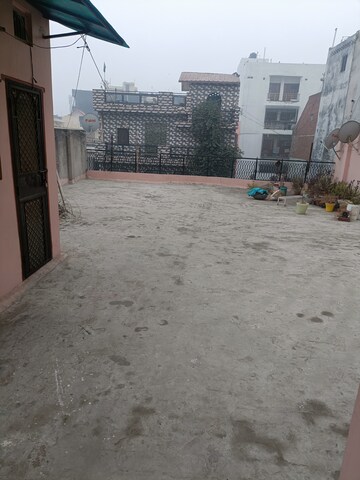 Parking in 1 RK Builder Floor at Shyam Park Extension – for Rent