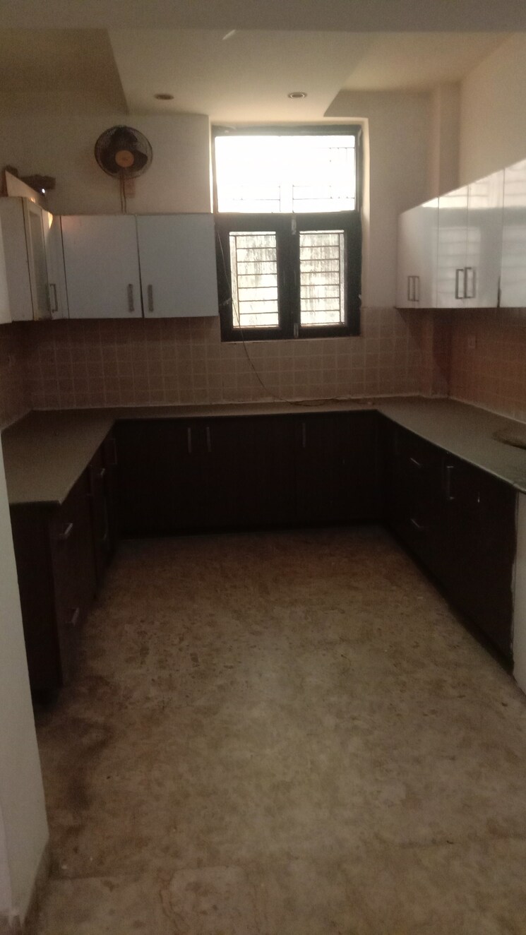 Kitchen, avantika colony 3.5 Bedroom 239 Sq.Yd. Builder Floor In Avantika Colony Ghaziabad 8107024