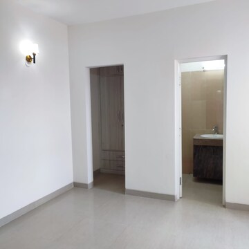 Room in 2 BHK Apartment at Emaar Emerald Estate, Sector 65 – for Rent